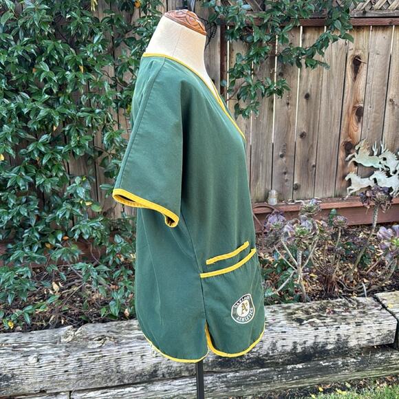 MLB Oakland A's Baseball Women’s Scrub Green Yellow Top Shirt Size Medium - Picture 2 of 9
